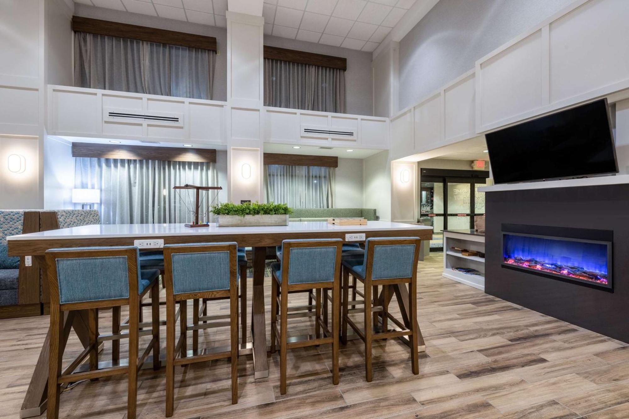 Newly Renovated-Hampton Inn & Suites Casper Exterior foto