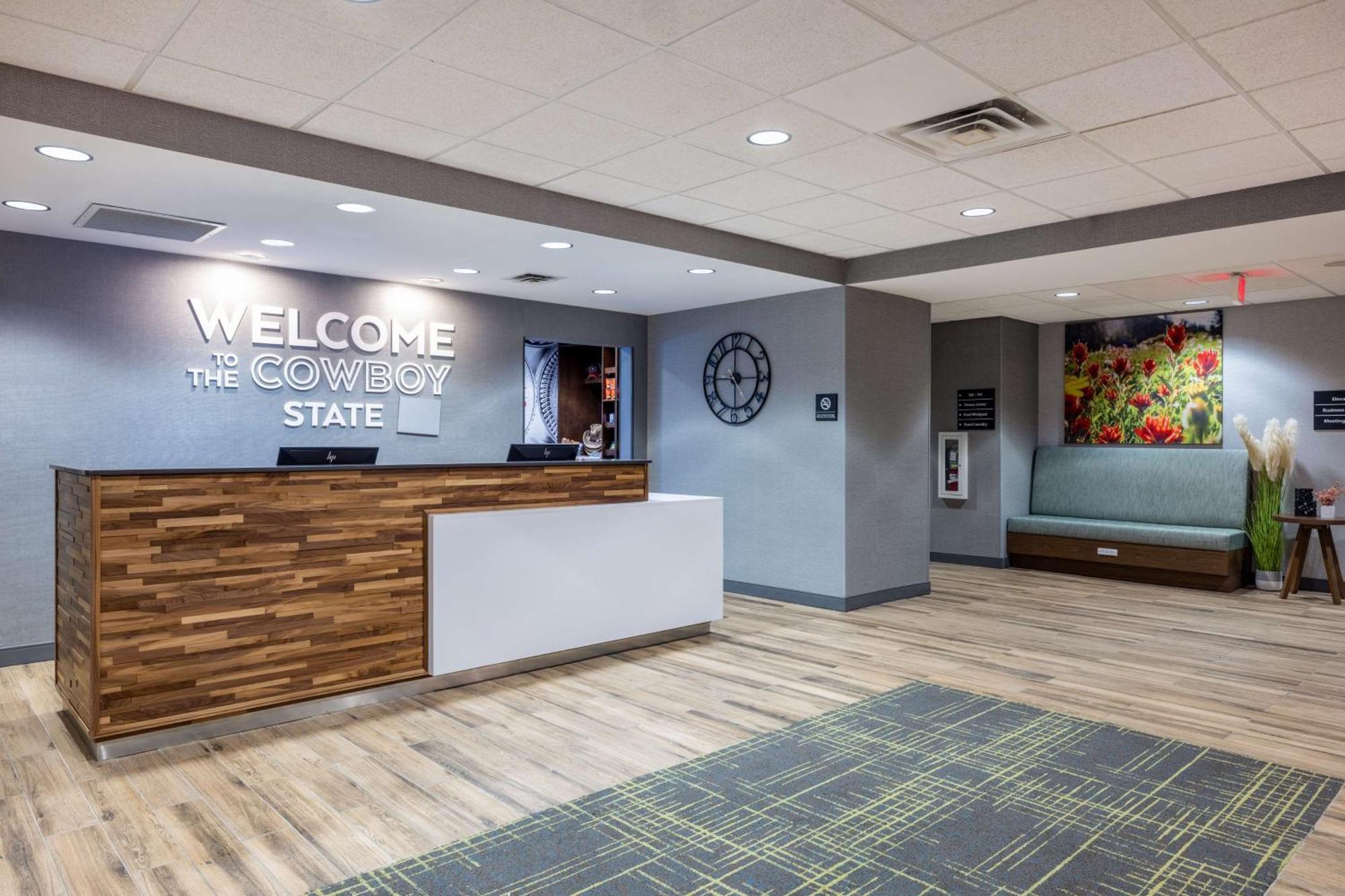 Newly Renovated-Hampton Inn & Suites Casper Exterior foto